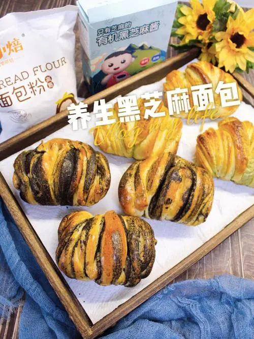 谈球吧竹炭黑芝麻面包